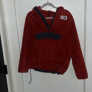Men’s Medium/Womens Large North Face Pullover